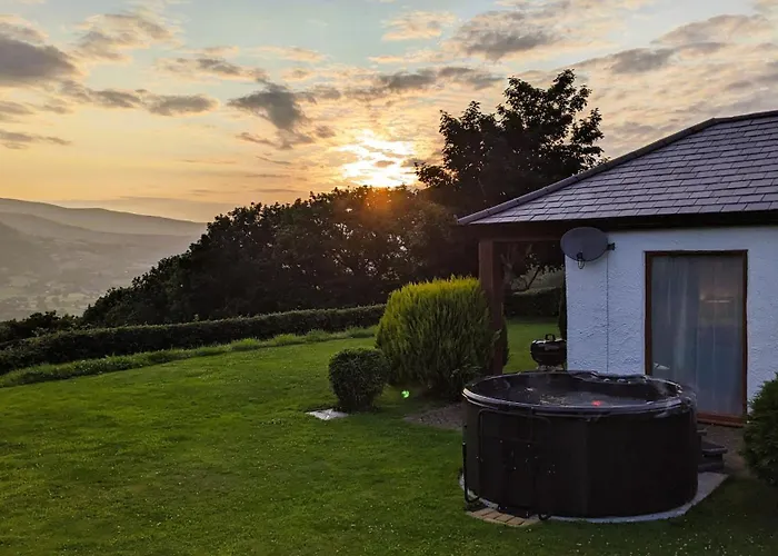 Fig Tree - Pet-Friendly Cottage With Indoor Pool, Hot Tub & Breathtaking Views Of Snowdonia