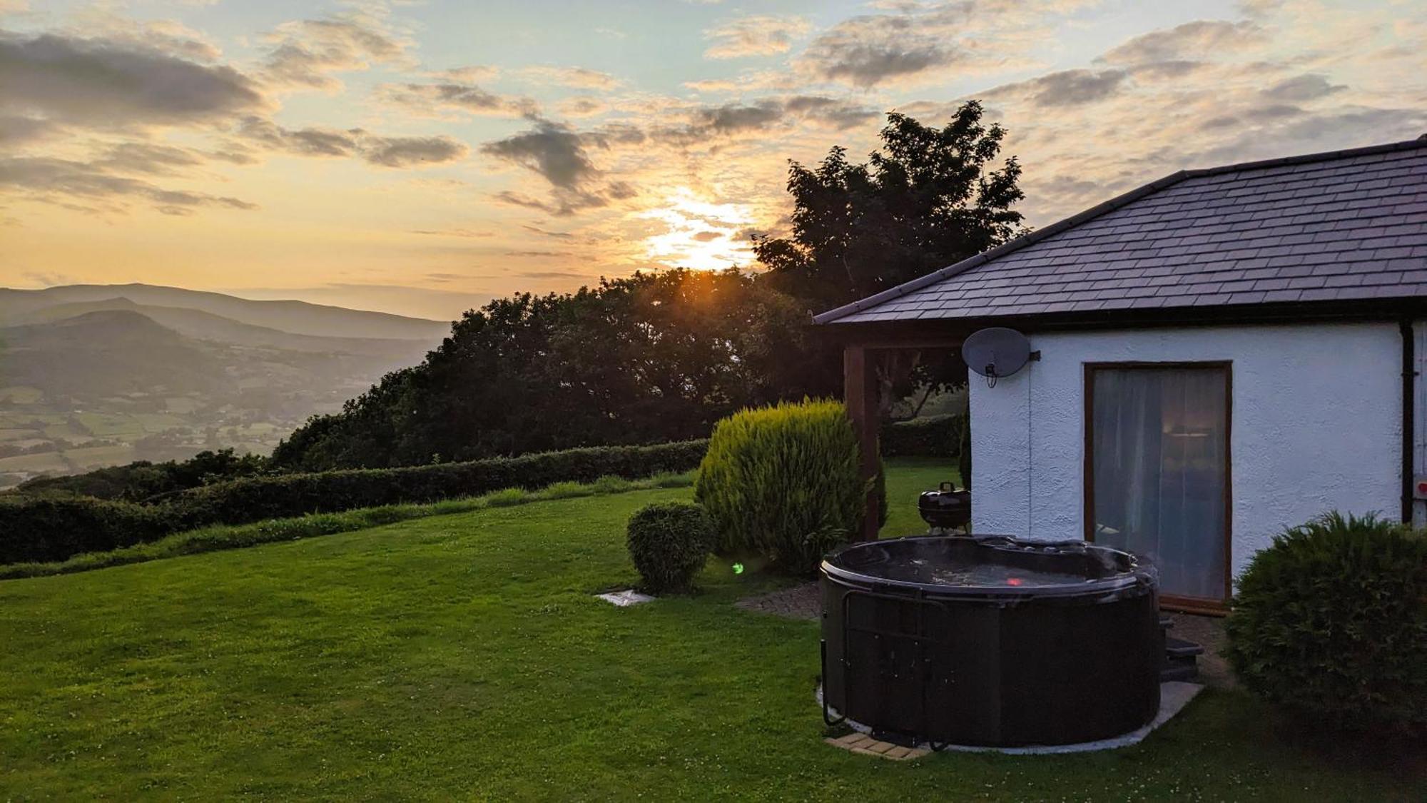 Fig Tree - Pet-friendly With Indoor Pool, Hot Tub & Breathtaking Views Of Snowdonia * Colwyn Bay